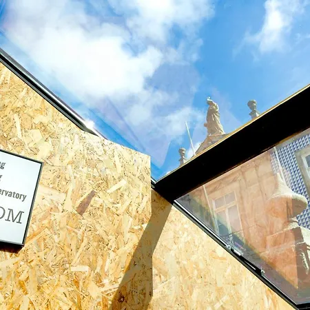 National Theatre Trendy *