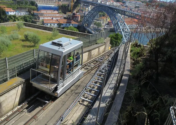 National Theatre Trendy *