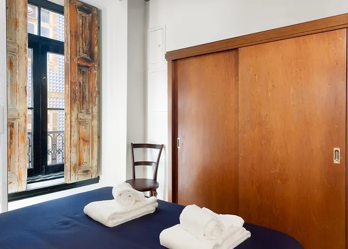 National Theatre Trendy *