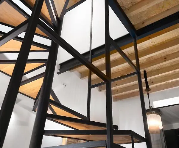 National Theatre Trendy