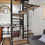 National Theatre Trendy Apartment *