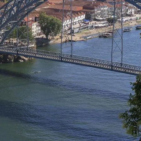 National Theatre Trendy *