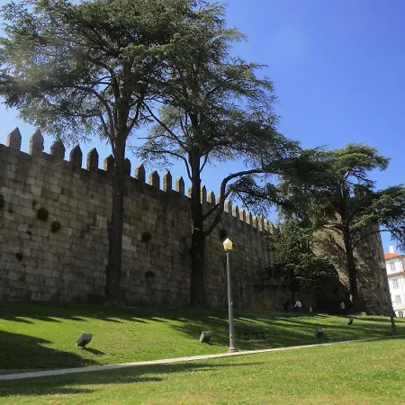 National Theatre Trendy 公寓