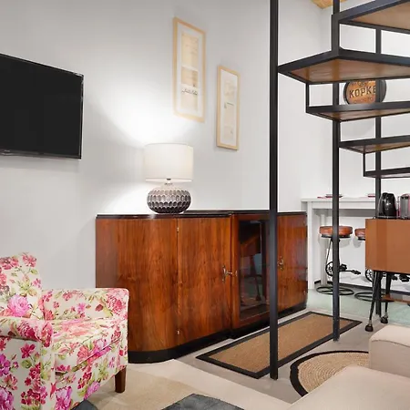 National Theatre Trendy