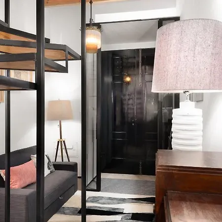 National Theatre Trendy 公寓