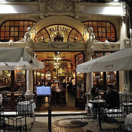 National Theatre Trendy *