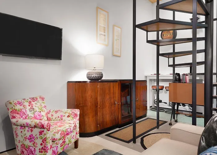 National Theatre Trendy