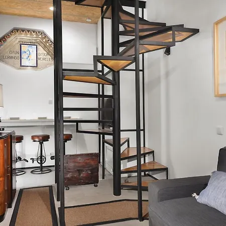 National Theatre Trendy Apartment *