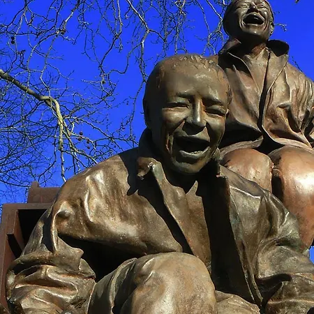 National Theatre Trendy Daire